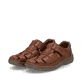 Braune Rieker Herren Slipper 03578-24 mit Klettverschluss sowie der Extraweite H. Schuhpaar seitlich schräg.