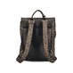 Rieker Rucksack H1357-24 in Animalprint mit bunten Details, Reißverschluss und Handyfach. Rückseite.