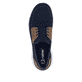 Blaue Rieker Herren Slipper B9656-14 mit einem Gummizug sowie Komfortweite G 1/2. Schuh von oben.
