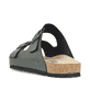 Grüne Rieker Herren Pantoletten 22190-54 mit einem Schnallen sowie Extraweite H. Schuh von hinten.
