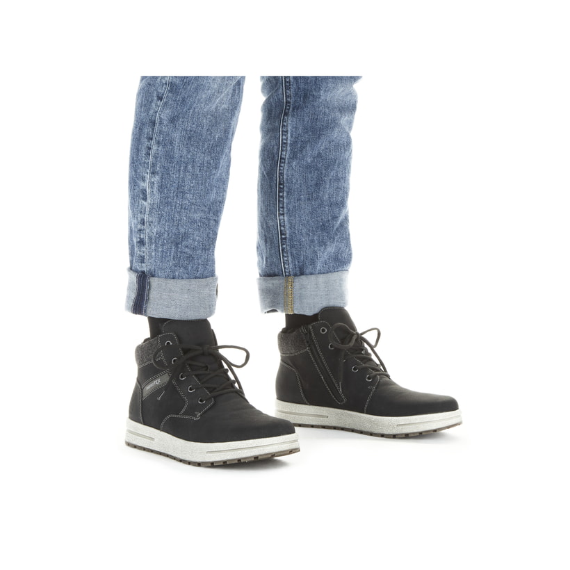 Schwarze Rieker Herren Schnürstiefel 30741-00 mit wasserabweisender TEX-Membran. Schuh am Fuß.