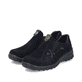 Tiefschwarze Rieker Damen Slipper L7171-00 mit einer schockabsorbierenden Sohle. Schuhpaar schräg.