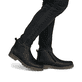 
Schwarzbraune Rieker Herren Kurzstiefel 39871-25 mit Reißverschluss sowie Fiber-Grip. Schuh am Fuß