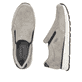 Graue Rieker Herren Slipper B0750-42 mit Elastikeinsatz sowie Komfortweite G. Schuh von oben, liegend.