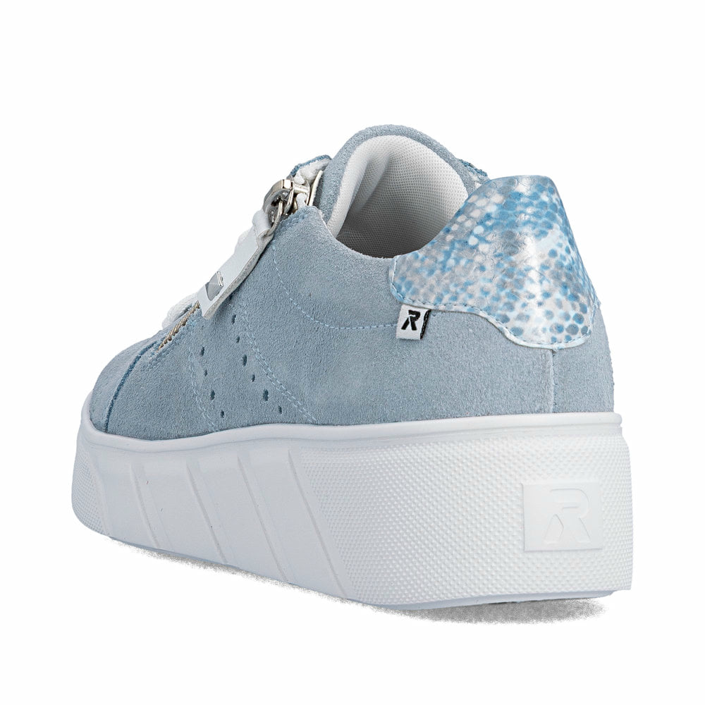 Blaue Rieker Damen Sneaker Low W2605-12 aus Rauleder. Schuh von hinten.