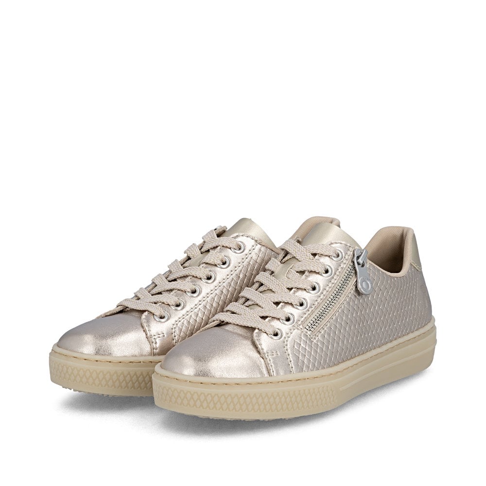 Baskets basses Rieker métalliques pour femme L5955-90 en cuir lisse. Chaussures inclinées sur le côté.