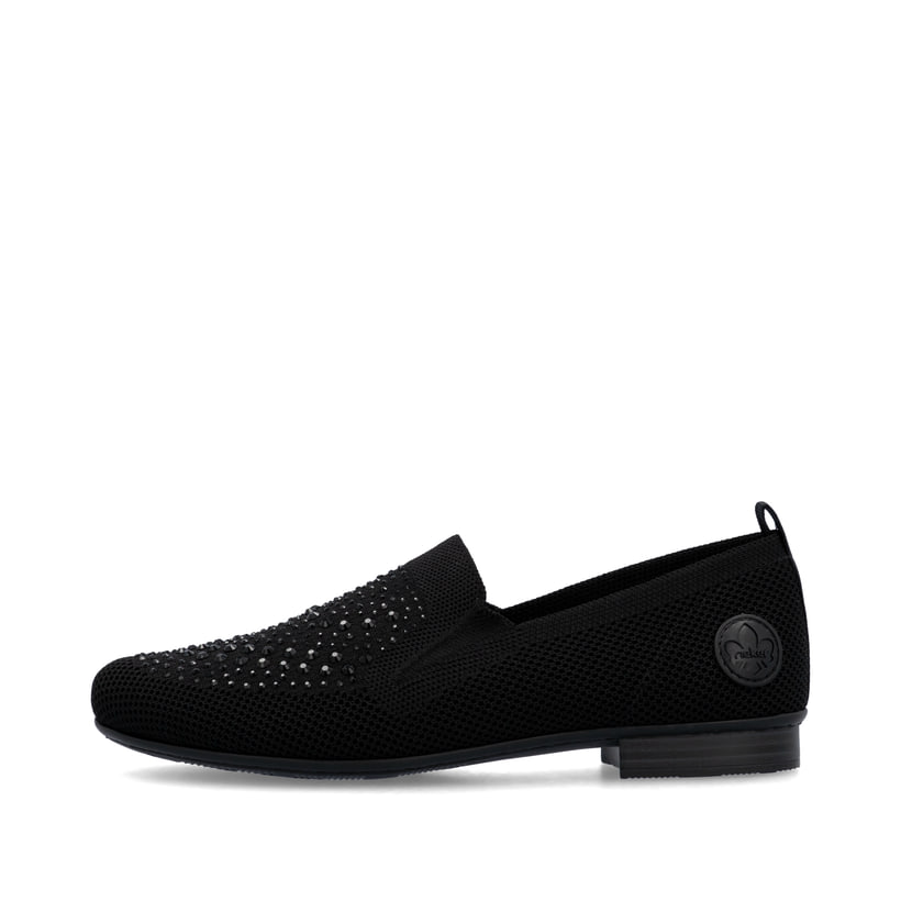 Schwarze Rieker Damen Slipper 51989-00 mit Strasssteinen sowie einem Gummizug. Schuh Außenseite.