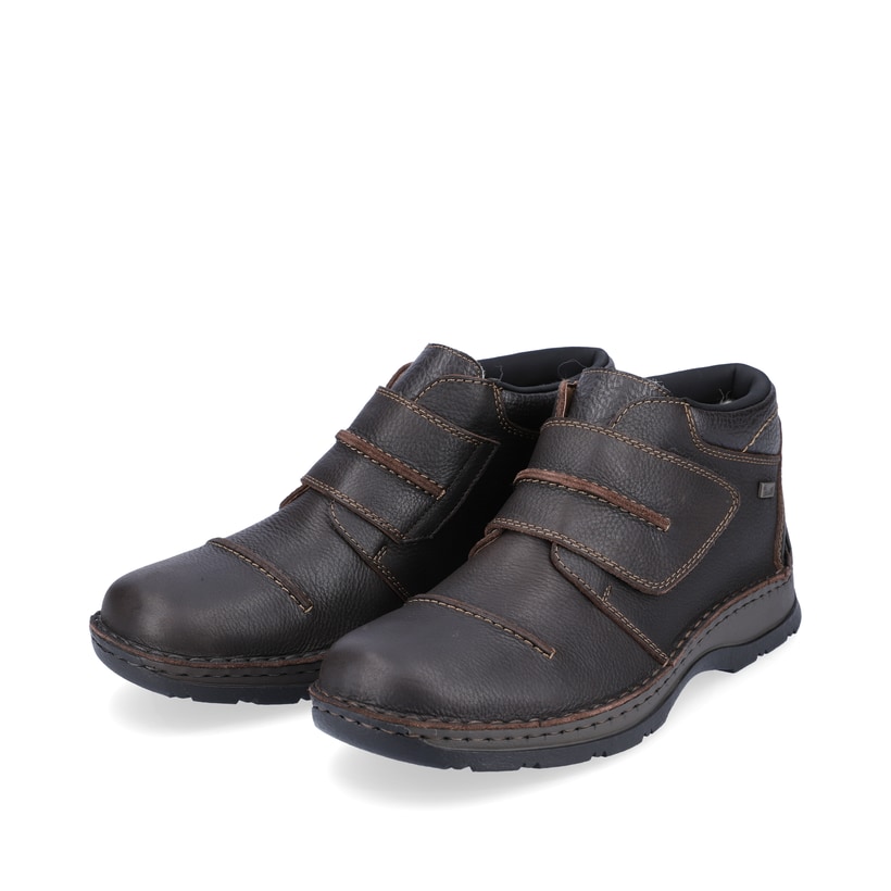 Espressobraune Rieker Herren Kurzstiefel 05367-25 mit einer schockabsorbierenden Sohle. Schuhpaar schräg.