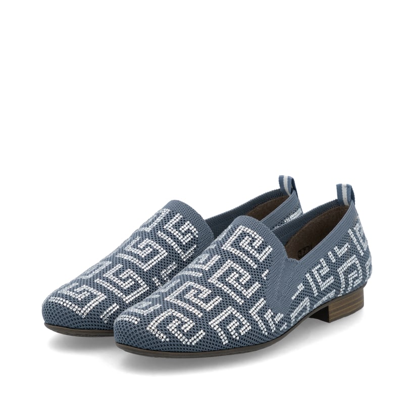 Blaue Rieker Damen Loafer 51953-12 mit Gummizug sowie extra weicher Decksohle. Schuhpaar seitlich schräg.