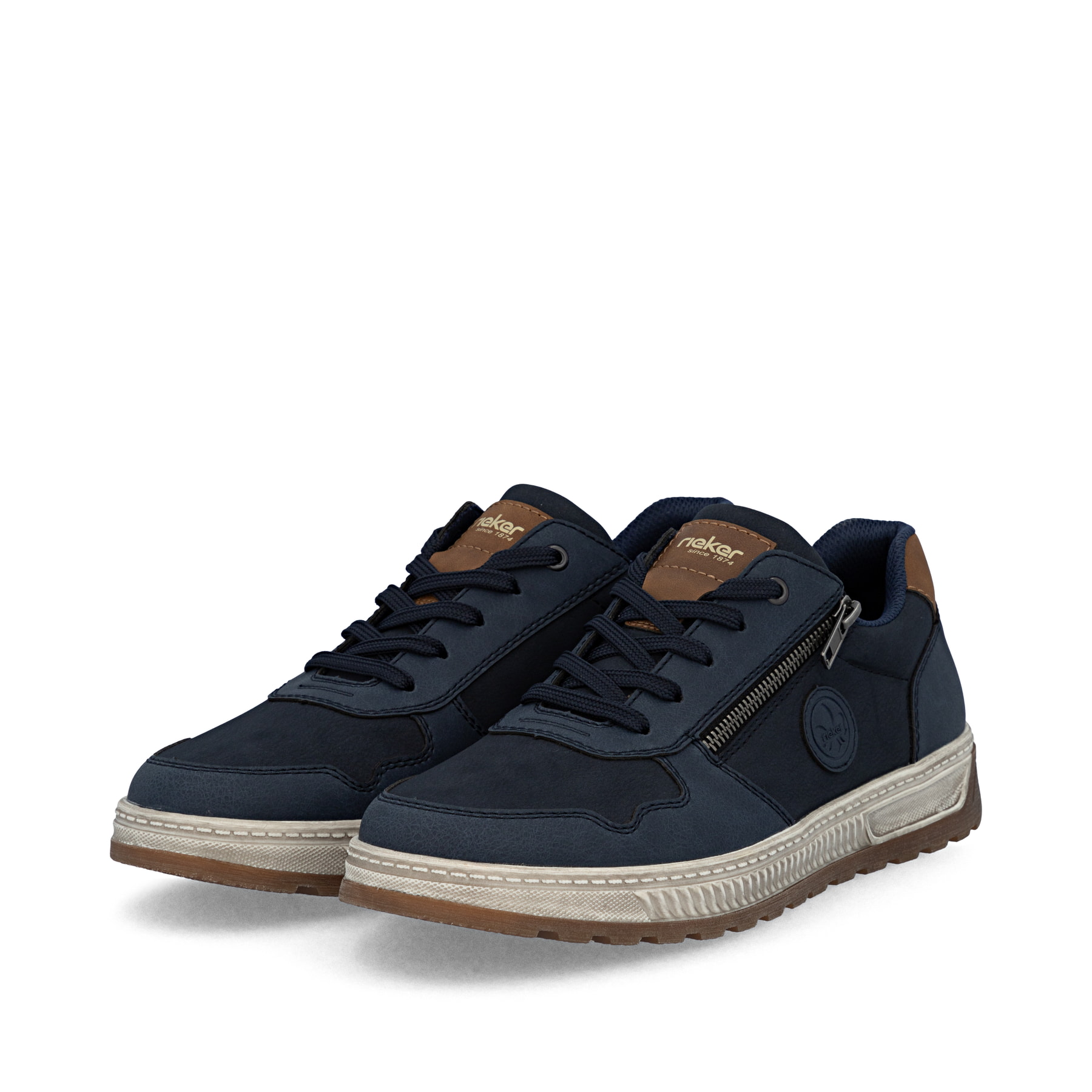 Dunkelblaue Rieker Herren Sneaker Low 37029-14 mit einem Reißverschluss. Schuhpaar seitlich schräg.