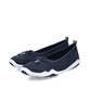 Blaue vegane Rieker Ballerinas 45250-14, Barfußschuhe mit dekorativer Schleife. Schuhpaar seitlich schräg.