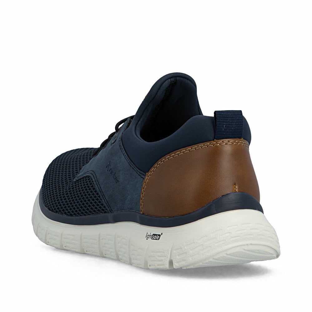 Blaue Rieker Herren Slipper B6652-14 mit einem Gummizug sowie Komfortweite G 1/2. Schuh von hinten.