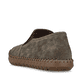 Braune Rieker Herren Slipper B2965-25 in Löcheroptik mit einem Gummizug. Schuh von hinten.