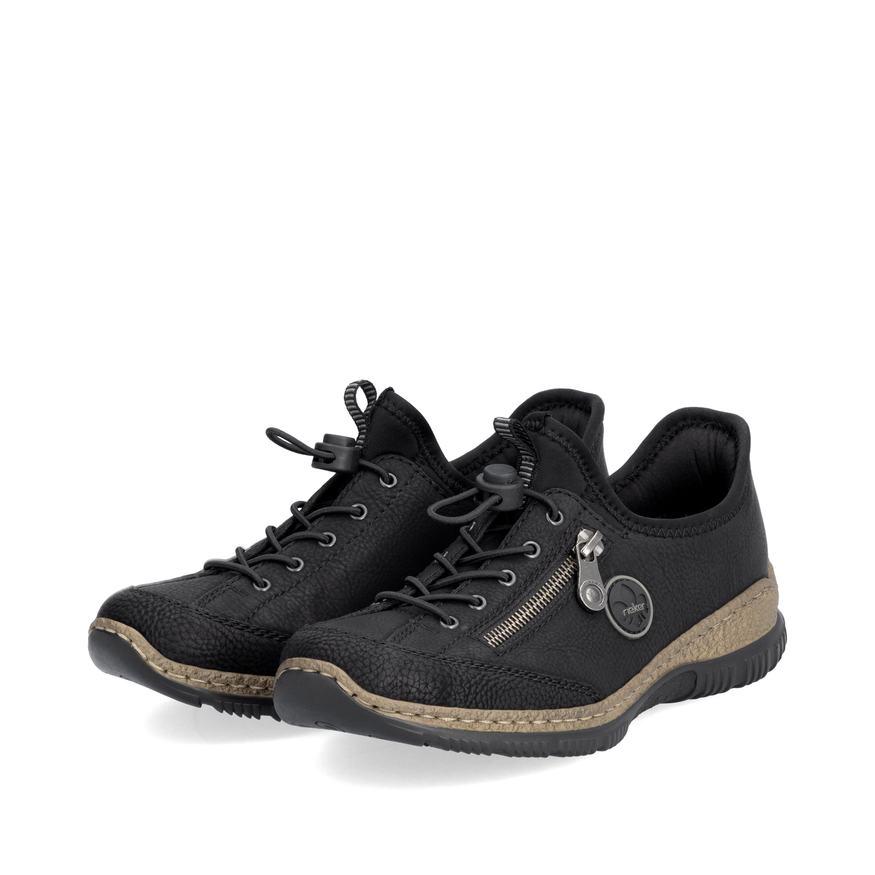 Schwarze Rieker Damen Slipper N3267-01 mit Ready2GO Schnell-Anziehfunktion. Schuhpaar seitlich schräg.