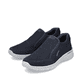 Blaue Rieker Herren Slipper 13155-14 mit Elastikeinsatz sowie Komfortweite G 1/2. Schuhpaar seitlich schräg.