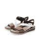 Beige Rieker Keilsandaletten V3670-64 mit einem Klettverschluss. Schuhpaar seitlich schräg.