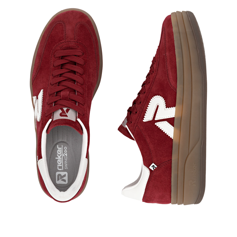 Baskets basses Rieker rouges pour femme W3700-35 avec lacets. Chaussure vue de dessus, couchée.