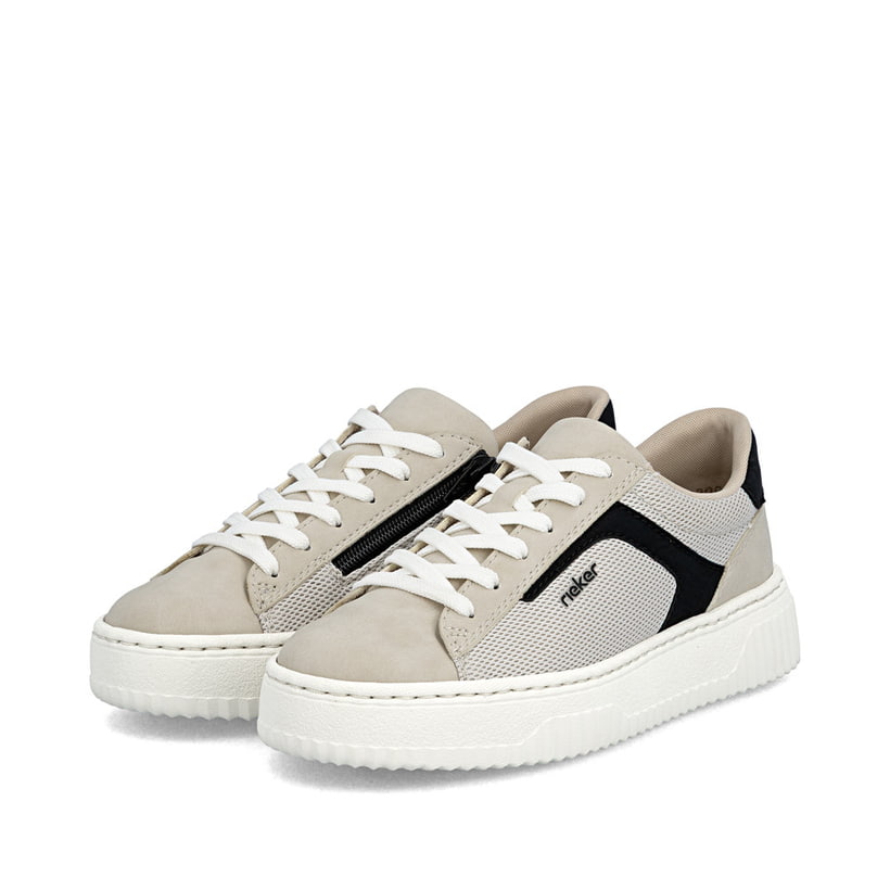 Beigeschwarze Rieker Damen Sneaker Low N9900-60 mit einem Reißverschluss. Schuhpaar seitlich schräg.