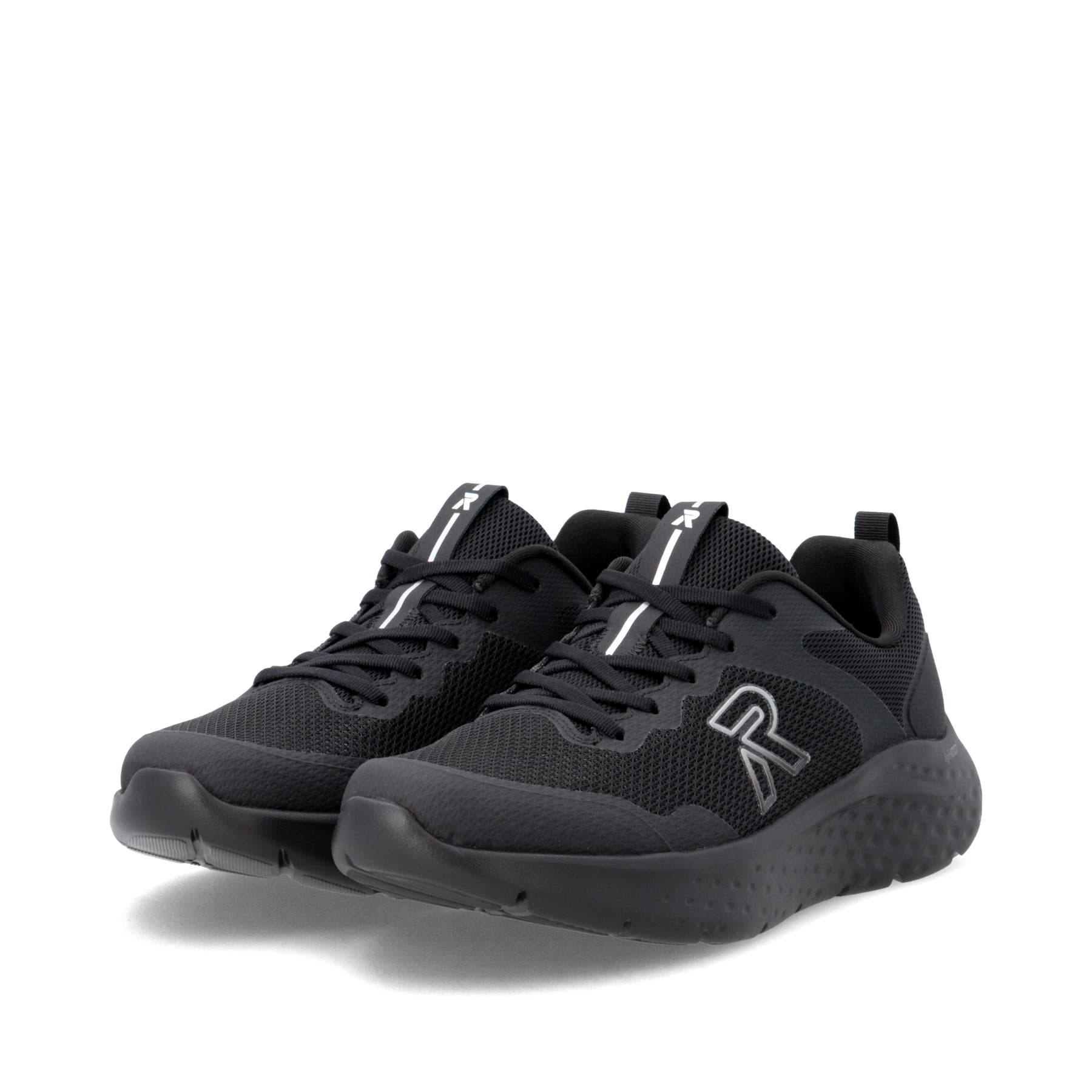 Schwarze Rieker Sport Herren Sneaker Low U4400-00. Schuhpaar seitlich schräg.