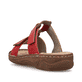 Rote Rieker Damen Pantoletten V2885-33 in Löcheroptik mit einem Klettverschluss. Schuh von hinten.