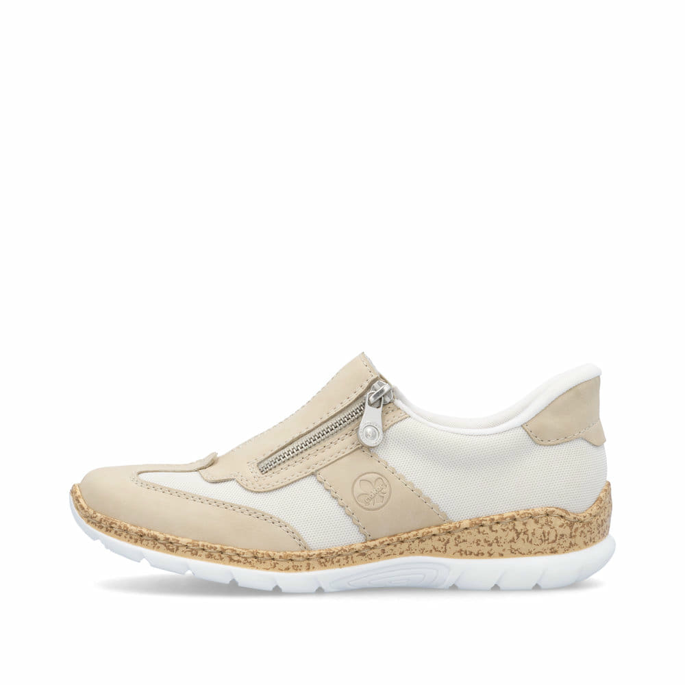 Chaussons Rieker beiges pour femme N42G5-60 avec option slip-in facile. Côté extérieur de la chaussure.