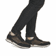 Baskets basses Rieker marron homme U0313-25 en cuir suédé avec lacets. Chaussure au pied.