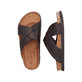 Braune Rieker Herren Pantoletten 21192-25 mit Extraweite H sowie flexibler Sohle. Schuh von oben, liegend.