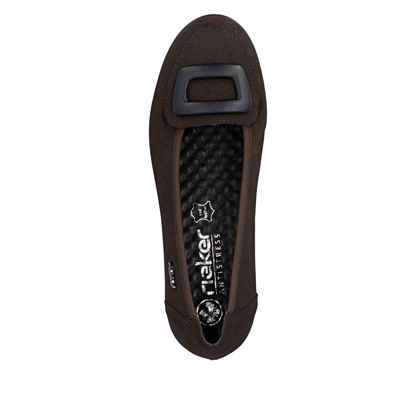 Dunkelbraune Rieker Ballerinas L5362-25 mit Deko-Schnalle. Schuh von oben.
