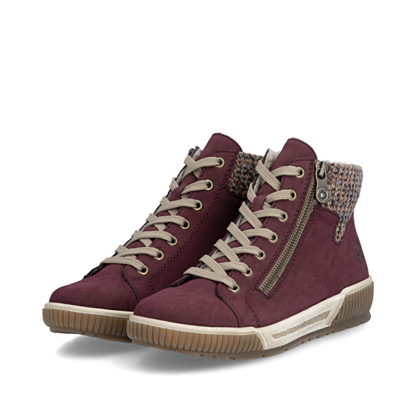 Bordeauxfarbene Rieker Damen Schnürstiefel N0709-35 mit einem Reißverschluss. Schuhpaar seitlich schräg.