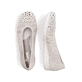 Beige Rieker Ballerinas L9365-60 in Löcheroptik sowie extra weicher Decksohle. Schuh von oben, liegend.