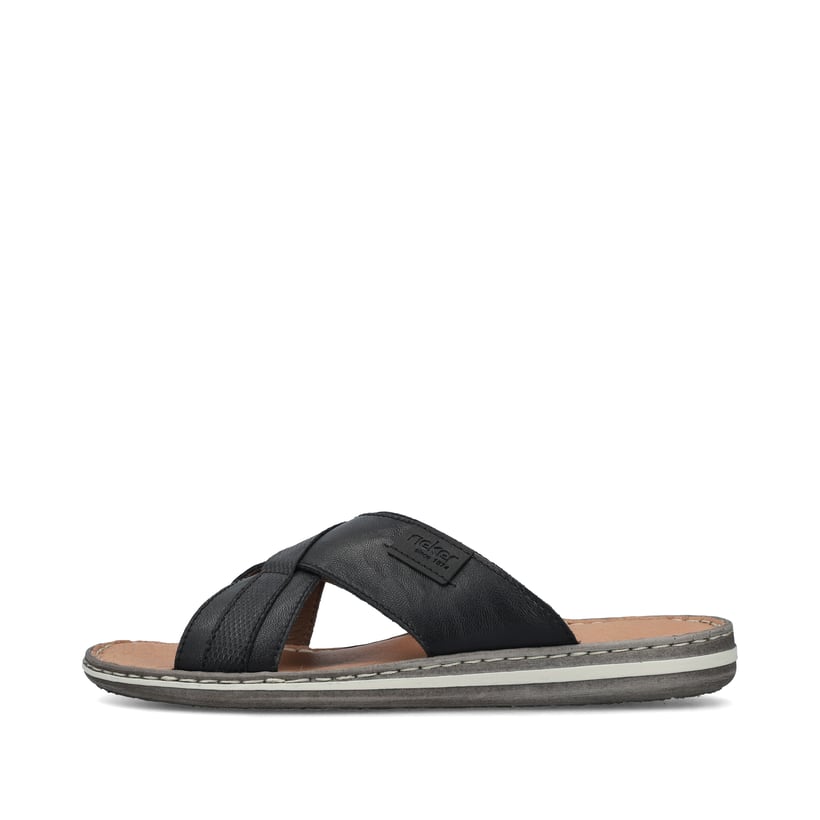 Schwarze Rieker Herren Pantoletten 21082-00 mit der Komfortweite G. Schuh Außenseite.