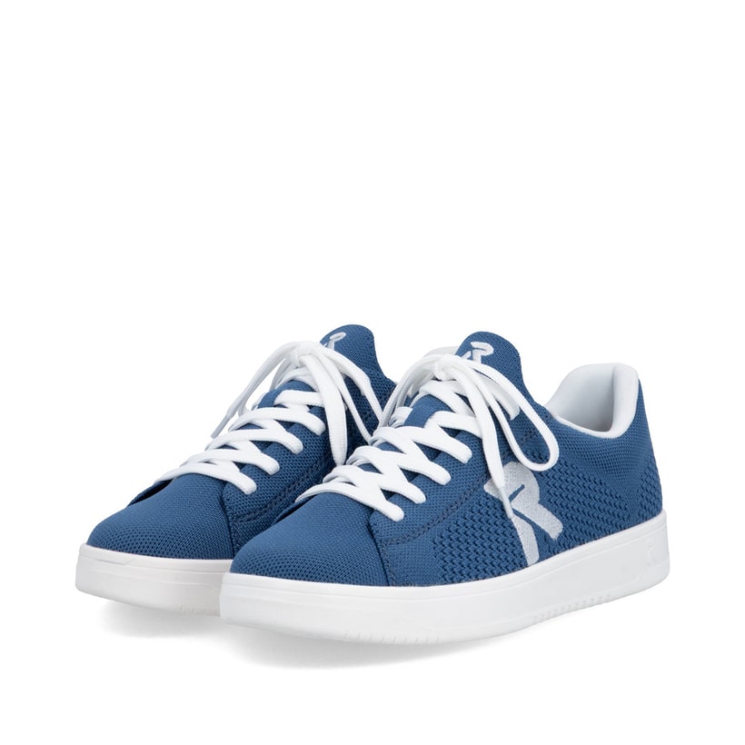 Blaue waschbare Rieker Herren Sneaker Low U1904-14 mit einer Schnürung. Schuhpaar seitlich schräg.