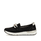 Schwarze Rieker Damen Loafer 58944-00 mit Deko-Kette sowie einem Gummizug. Schuh Außenseite.