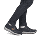 Dunkelblaue Rieker Herren Schnürschuhe 11505-14 mit einem Reißverschluss. Schuh am Fuß.