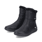 
Tiefschwarze Rieker Damen Kurzstiefel Z0070-00 mit einer robusten Profilsohle. Schuhpaar schräg.