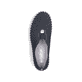 Stahlblaue Rieker Damen Slipper N1963-14 mit Elastikeinsatz sowie Löcheroptik. Schuh Außenseite gespiegelt.