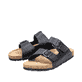 Schwarze Rieker Herren Pantoletten 22190-01 mit Schnallen sowie der Extraweite H. Schuhpaar seitlich schräg.
