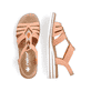Pfirsichfarbene Rieker Keilsandaletten V0651-38 mit einem Elastikeinsatz. Schuh von oben, liegend.