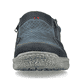 Blaue Rieker Herren Slipper 03550-14 mit einem Reißverschluss sowie Löcheroptik. Schuh von vorne.