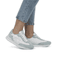 Weiße Rieker Damen Sneaker Low 42509-81 mit flexibler und super leichter Sohle. Schuh am Fuß.