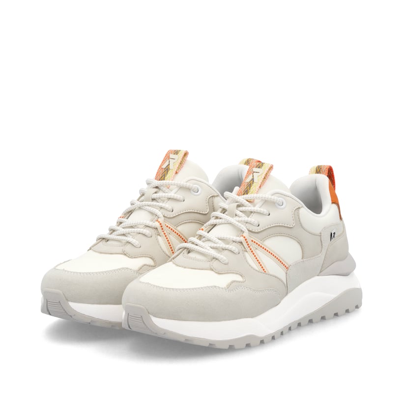 Baskets basses Rieker blanches pour femme W2501-80 avec lacets. Chaussures inclinées sur le côté.