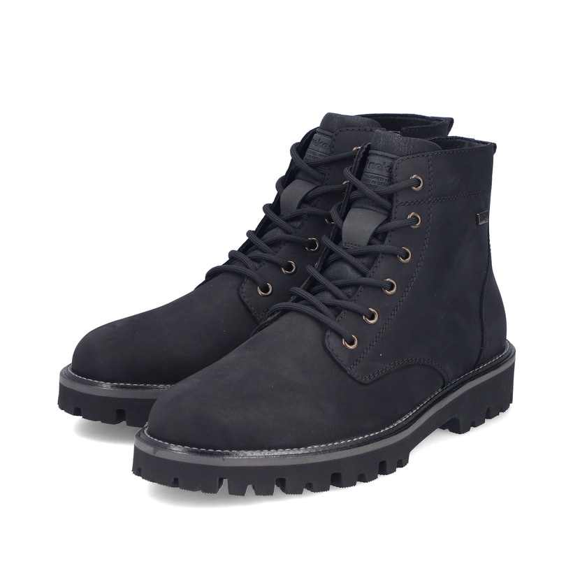 Schwarze Rieker Herren Schnürstiefel 30424-00 aus Rauleder. Schuhpaar seitlich schräg.