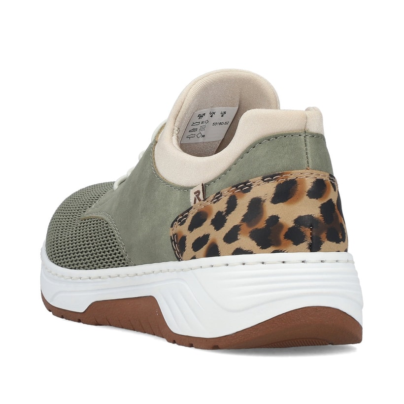 Khakifarbene Rieker Damen Slipper 53160-52 mit einem Gummizug sowie Extraweite H. Schuh von hinten.