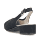 Schwarze Rieker Slingpumps 47060-00 mit Schnalle sowie einer leichten Sohle. Schuh von hinten.