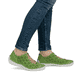 Grüne Rieker Damen Schnürschuhe 52518-52 in Löcheroptik. Schuh am Fuß.