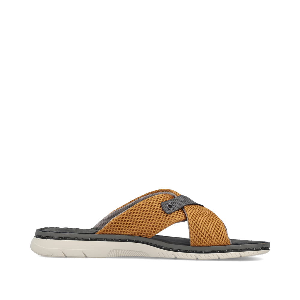 Ockerfarbene Rieker Herren Pantoletten 21340-68 mit der Komfortweite G. Schuh Innenseite.