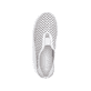 Weiße Rieker Damen Slipper N0965-80 in Löcheroptik mit einem Gummizug. Schuh von oben.