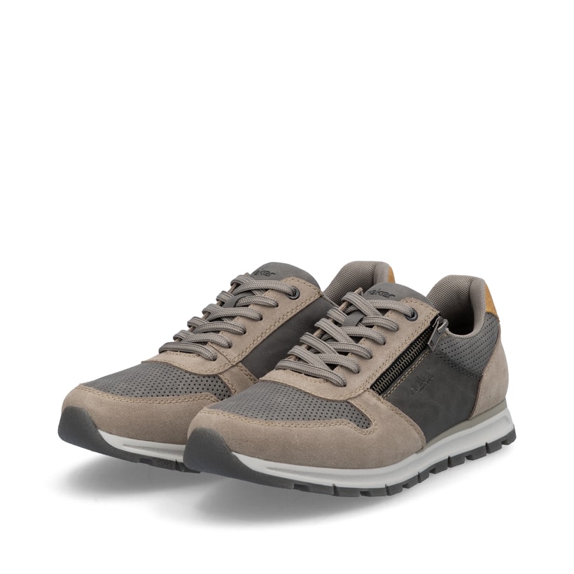Graue Rieker Herren Sneaker Low B0505-42 mit Reißverschluss sowie Extraweite I. Schuhpaar seitlich schräg.