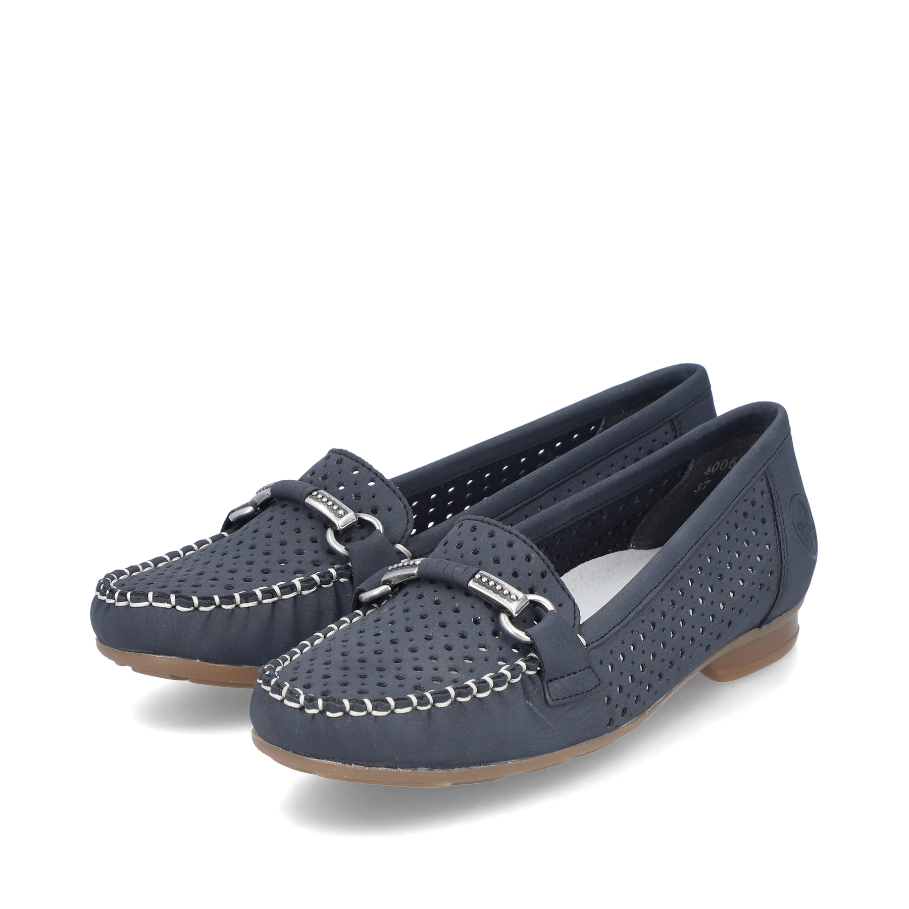 Blaue Rieker Damen Loafer 40065-15 mit der schmalen Passform E 1/2. Schuhpaar seitlich schräg.