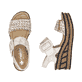 Beige Rieker Keilsandaletten 68172-60 mit trendiger Schnalle. Schuh von oben, liegend.